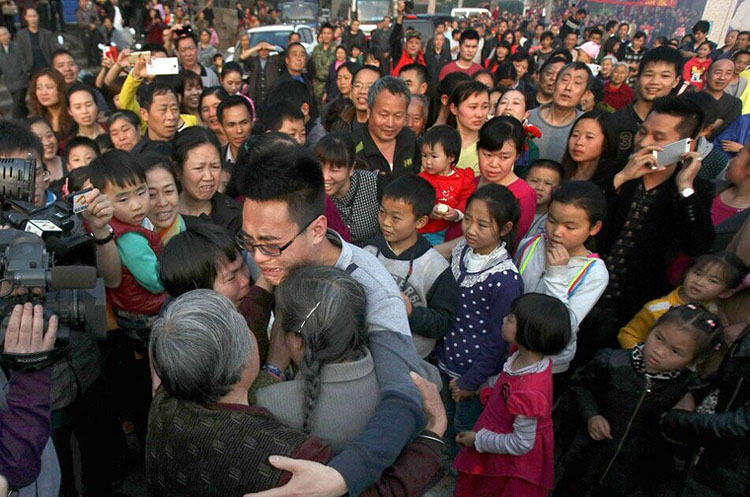 昌江4岁男孩被拐 26年后母子终团聚感动全村 